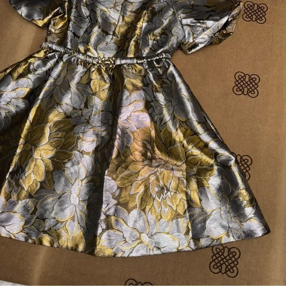 Lilly Pulitzer Priyanka Short Sleeve Dress In Gold Metallic Peony Parade Brocade - Picture 7 of 17